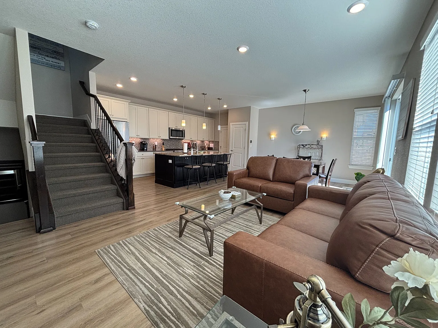 3 bed, 2761 sqft, $3,800 — Photo 4