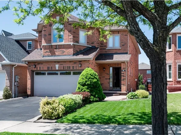 923 Blyleven Blvd, Mississauga, ON L5V 2J3