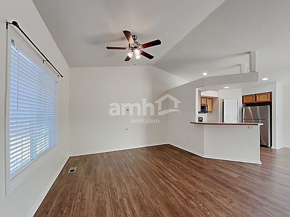 3rd image of 3814 Topeka Ave