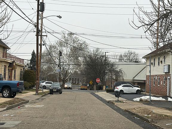 4th image of 2122 46th St