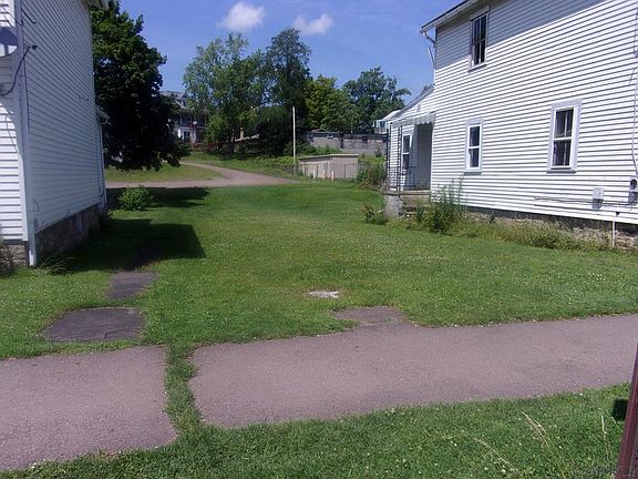 3rd image of 123 Large St