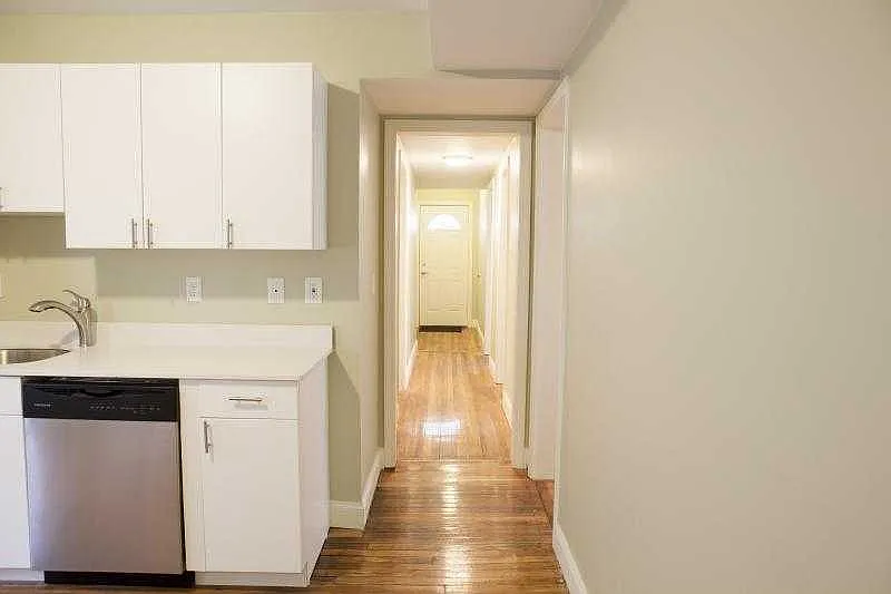 4 bed, $3,550 — Photo 4