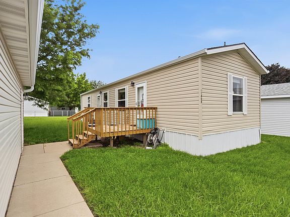 3rd image of 1405 E Ivy Pl
