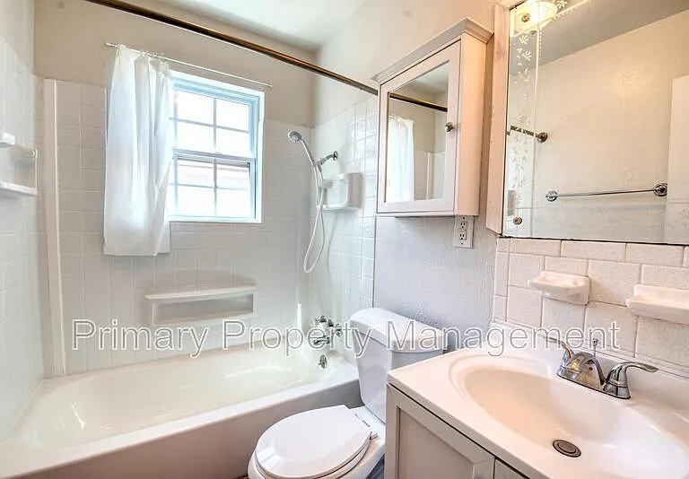 924 NW 14th St — Photo 16