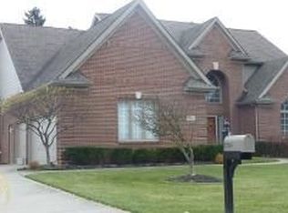 22245 Boulder Dr, Farmington Hills, MI 48335