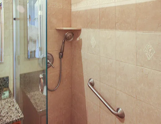 Sold by Thomas Lipovetsky, LREB | media 28