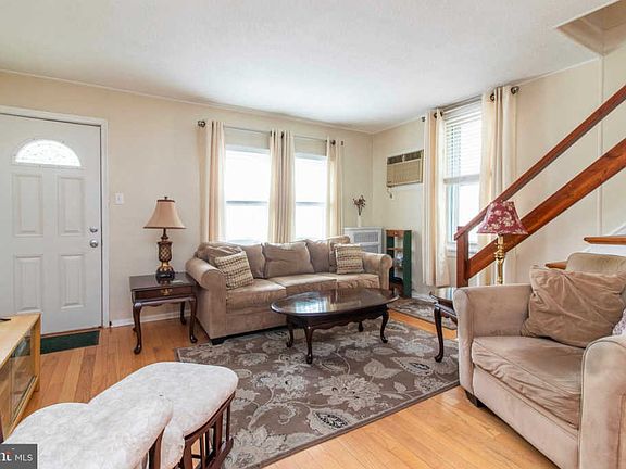 3rd image of 428 Leverington Ave