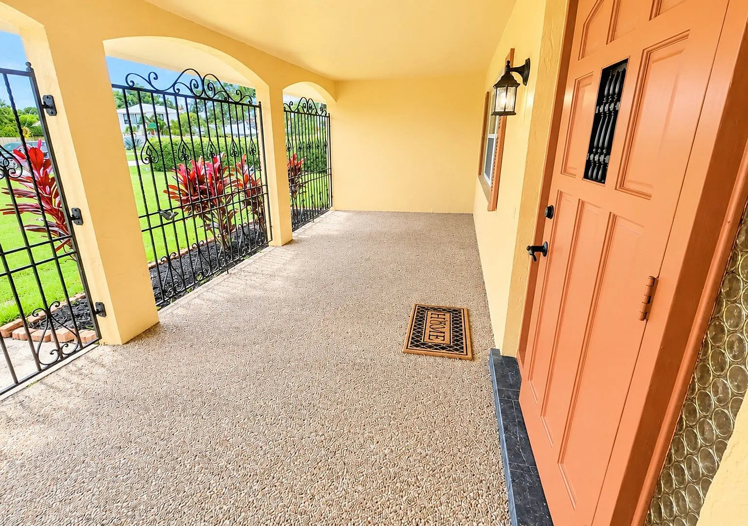 Annual Unfurnished-3/2 Sfh With New Kitchen, Less Than One Mile From Siesta Key!! — Photo 2