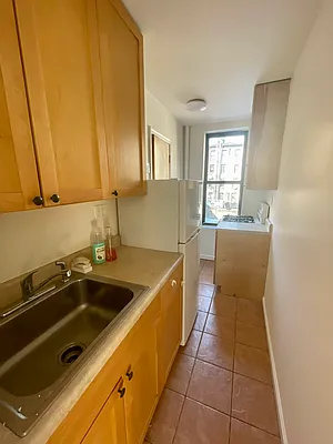 Rented by Universal Realty Group | media 4