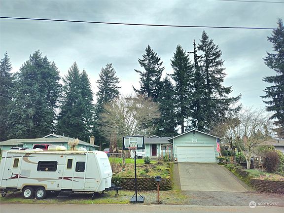 4th image of 10749 133 Avenue E