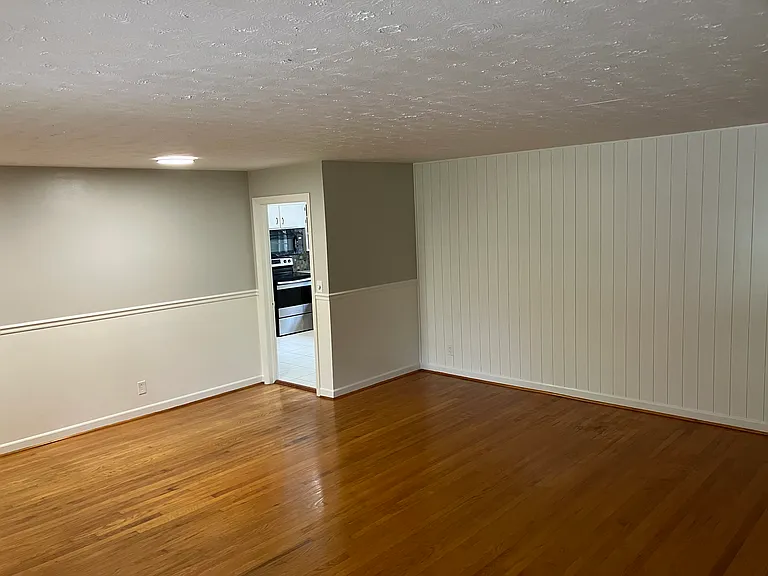 1320 Oxford Pl — Photo 14