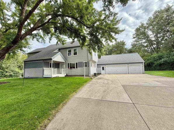 4893 Huxley Dr, Rockford, IL 61101