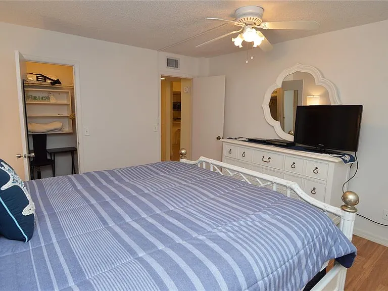 18650 Gulf Blvd #305 — Photo 38