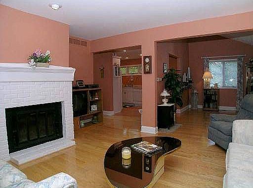 Living room w/fireplace
