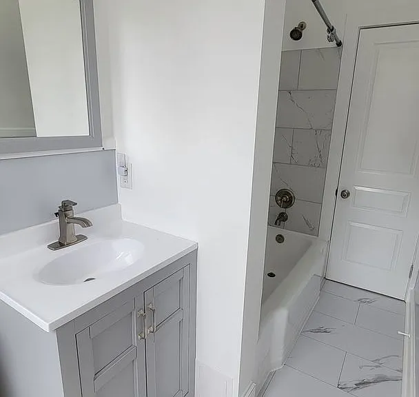 17 E 3rd St #2 — Photo 9