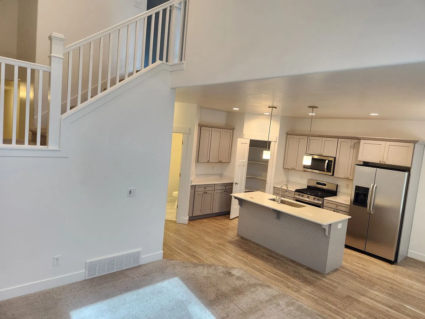 Spacious 3-Bedroom Bluffdale Townhome — Photo 3