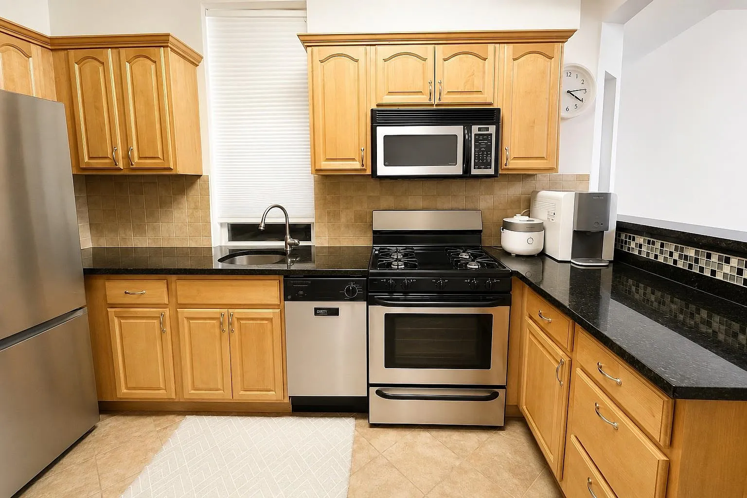 2 bed, 2.0 bath, 863 sqft, $3,500 — Photo 2