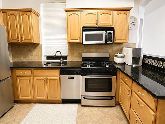 3rd image of 395 2nd St #302-3R