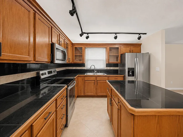 4528 SW 54th St #302-B — Photo 14