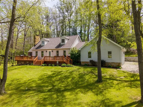 10 Oakridge Ln, Hickory, PA 15340