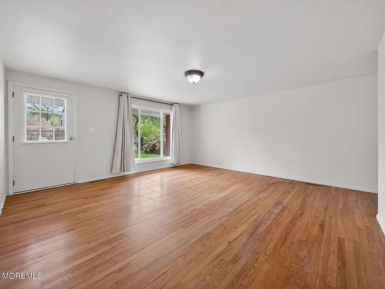 29 Demmert Ave — Photo 7