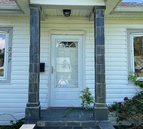 2nd image of 227 Hollywood Ave