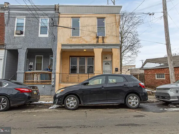 4 S 6th St, Darby, PA 19023