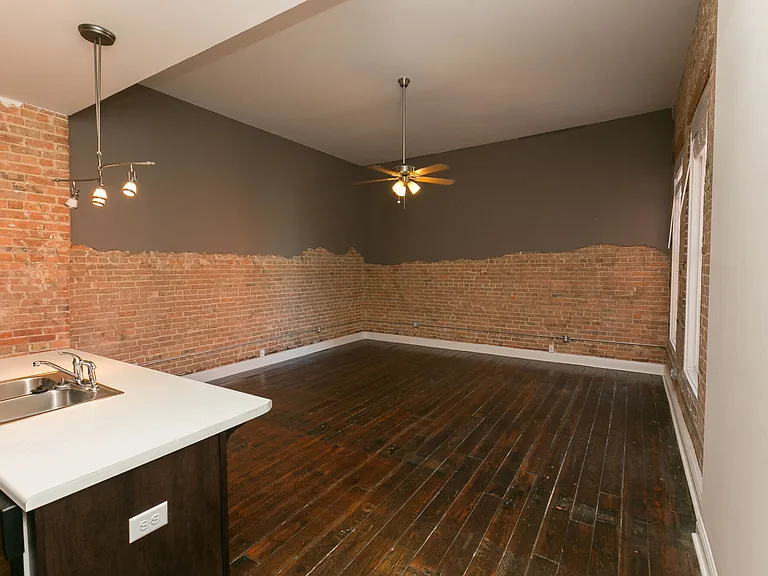 215 N Court St — Photo 11