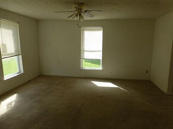 3rd image of 415 Elm St