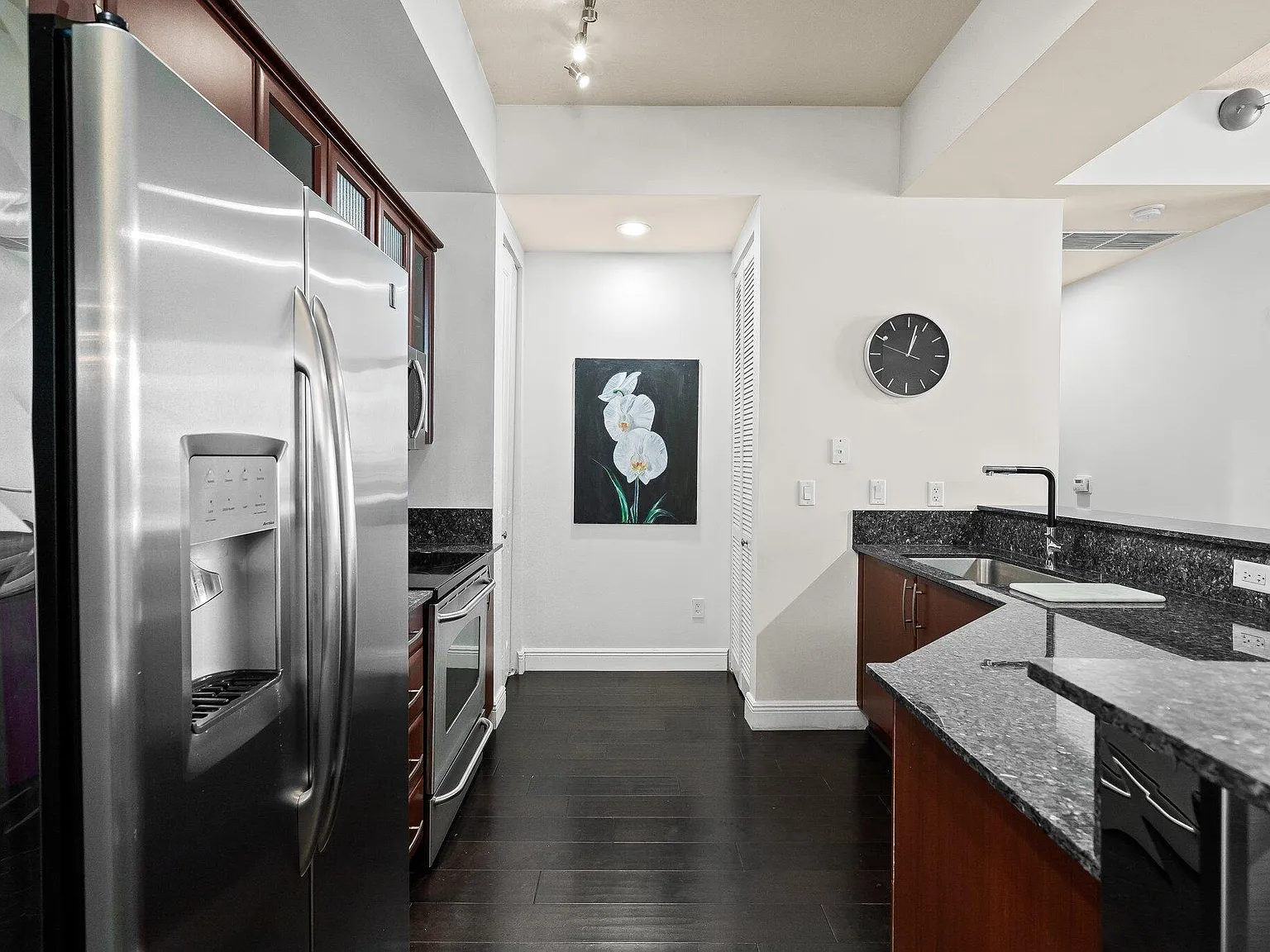 2 bed, 2.0 bath, 1145 sqft, $6,500 — Photo 2