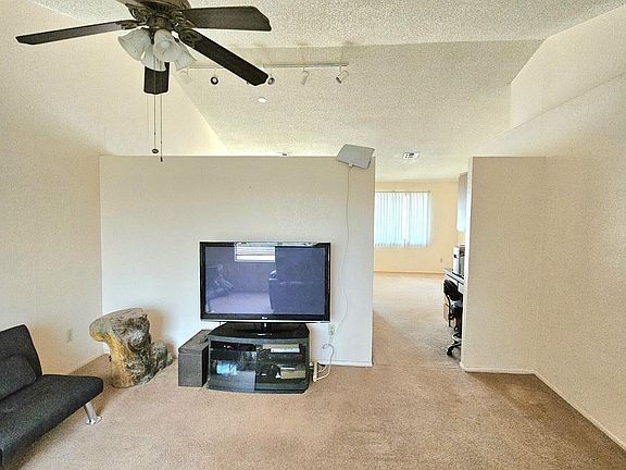 3rd image of 3002 W TONOPAH Drive