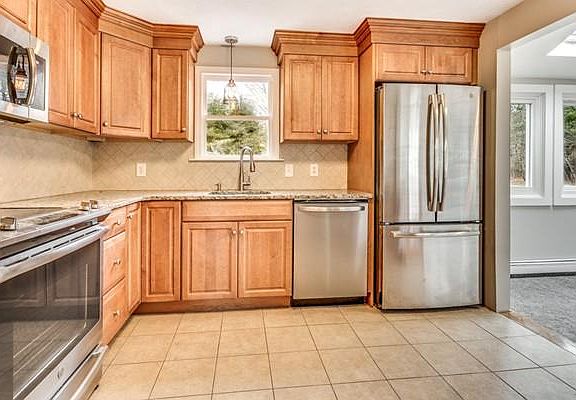 2nd image of 40 Broadmeadow Dr