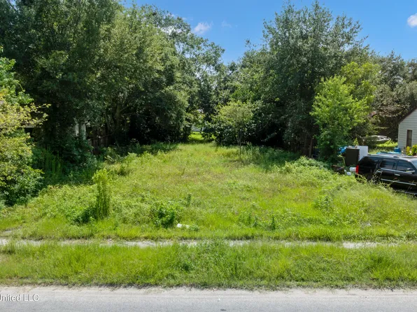 2210 12th St Lot 4, Pascagoula, MS 39567