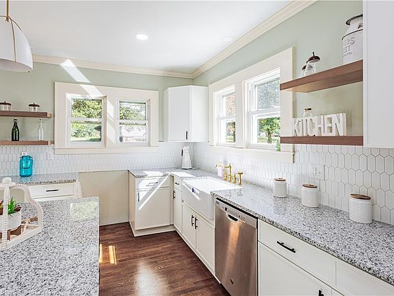 5th image of 929 S Hawthorne Rd