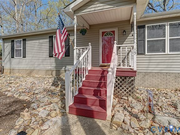 4th image of 15 Austin Dr