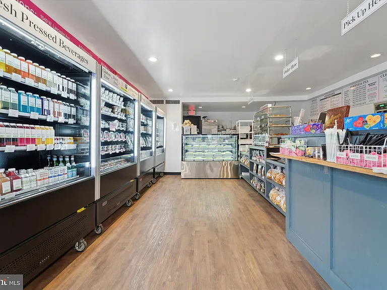 1049 W Lancaster Ave — Photo 15