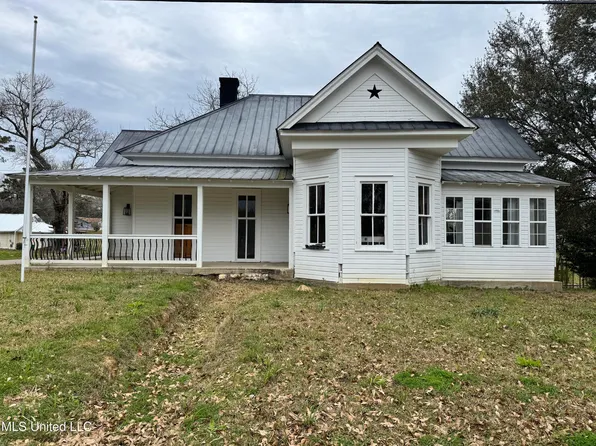 103 S 3rd St, Wiggins, MS 39577