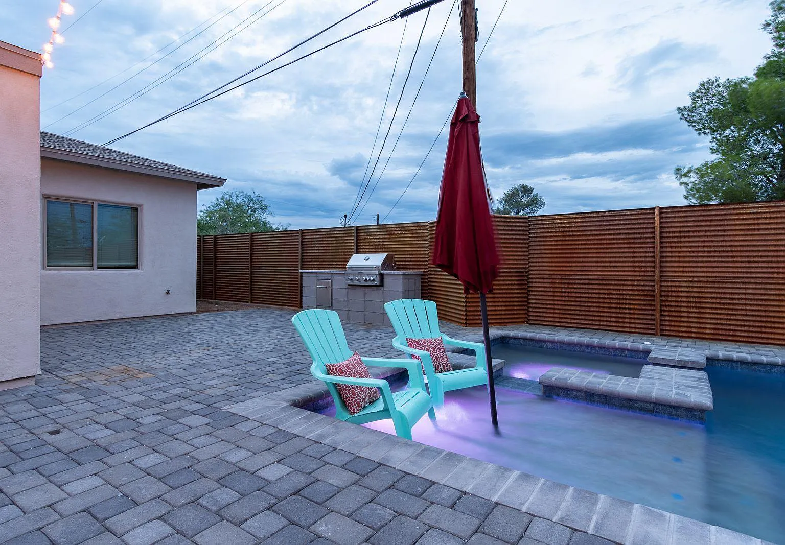 2824 N Euclid Ave — Photo 2