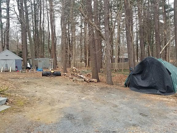 4th image of 530 Pleasant St
