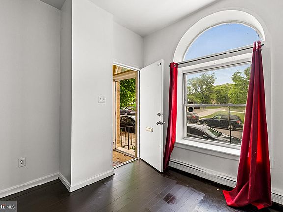 4th image of 2050 Linden Ave Unit B