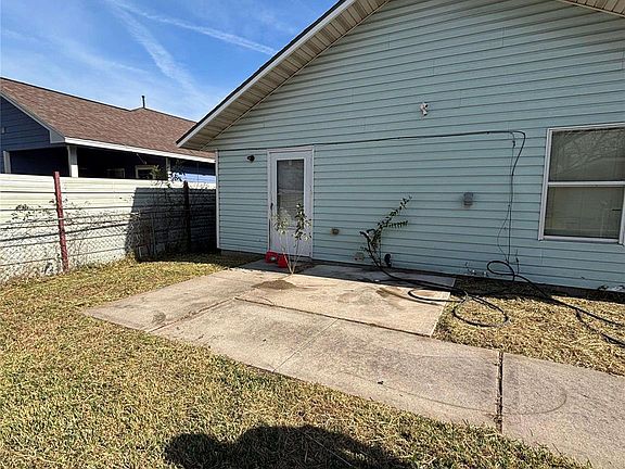 3rd image of 5903 Haight St