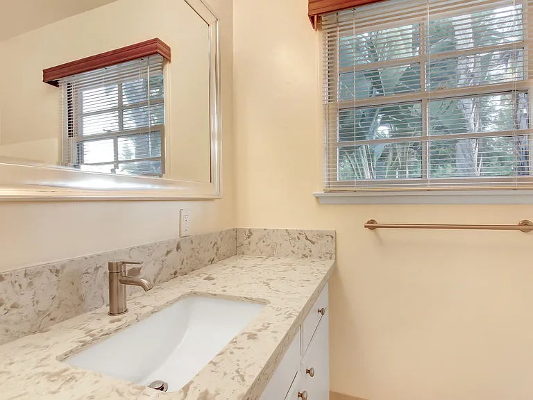 12224-34 Chandler Blvd — Photo 23