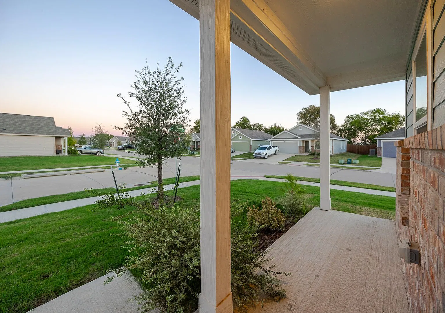 Modern Elegance in McKinney: Pristine 2024 Build on a Premium Corner Lot — Photo 4