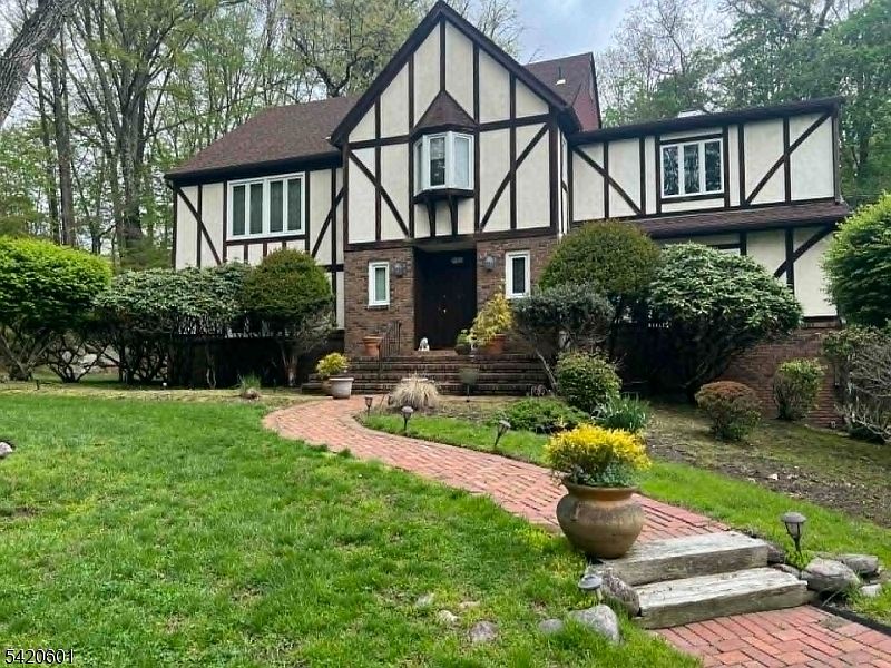 1st image of 732 Mardinly Ave