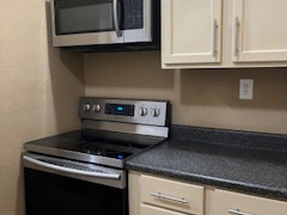 3rd image of 923 S 18th St