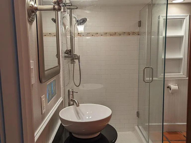 1509 Newton St — Photo 10