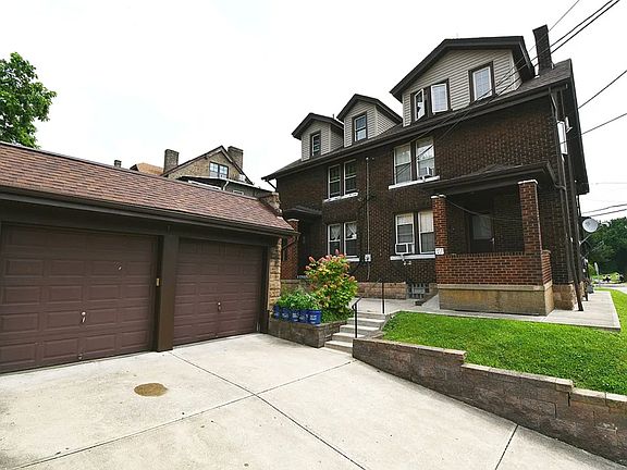 Garage off of Nicholson. Right side available for tenant.