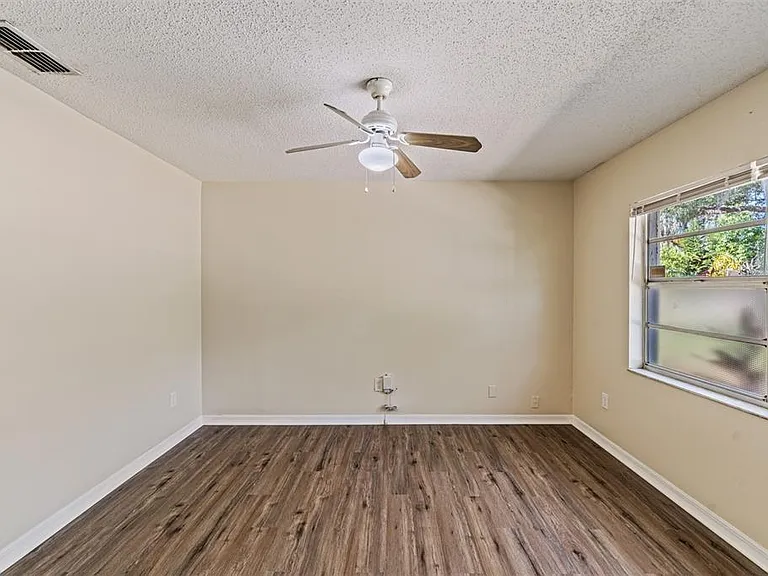 9616 N Oklawaha Ave #1/2 — Photo 9