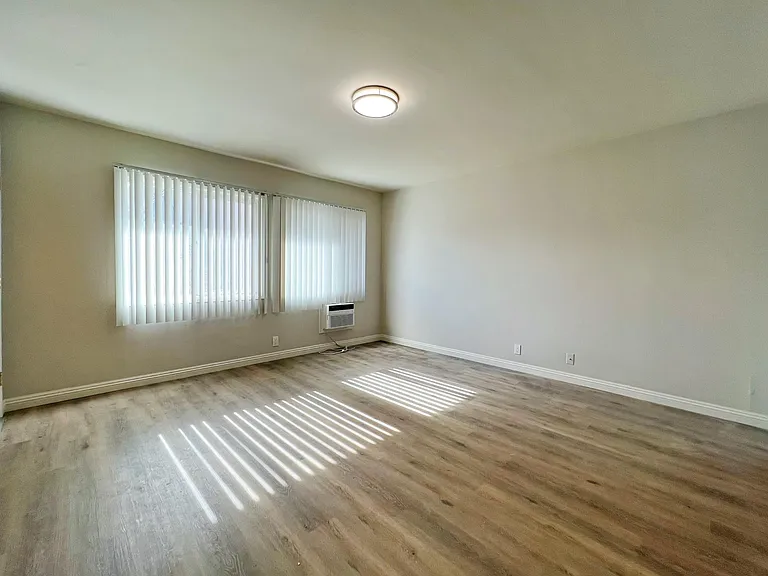 325 N Garfield Ave #I — Photo 4