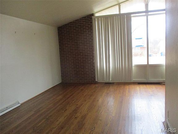 3rd image of 2410 Netherwood Dr